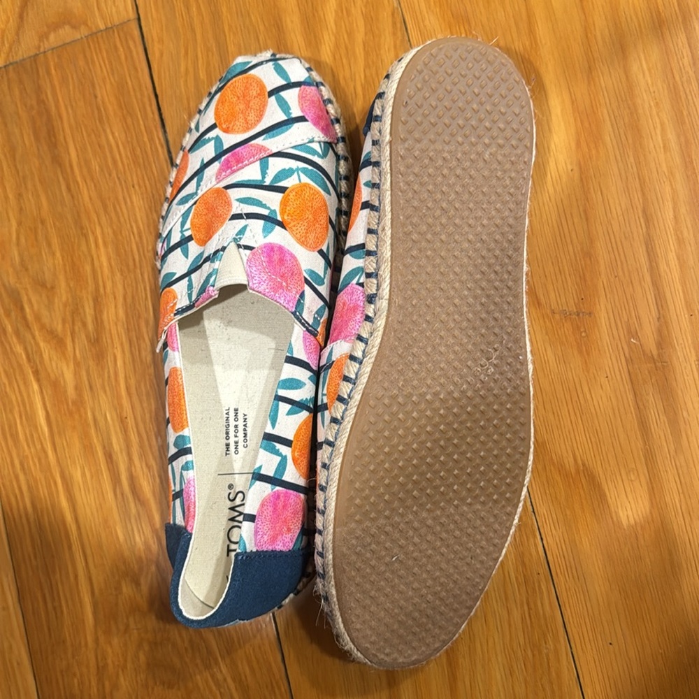Toms shoes - Picture 2 of 3